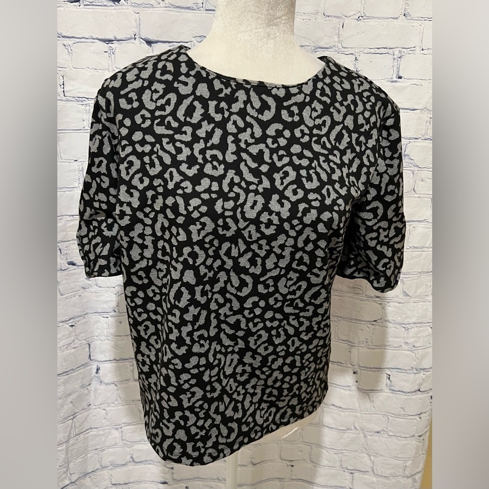 Banana Republic Black & White Leopard Puff Sleeve Blouse Top Size Small